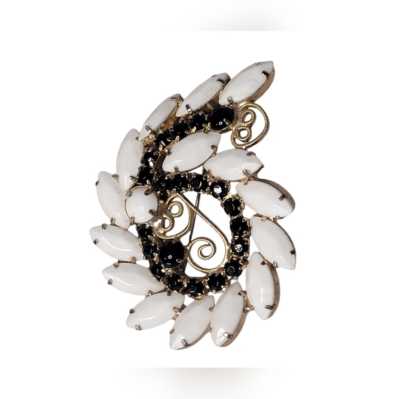 Vintage Black White Pin Brooch - Picture 7 of 8